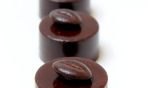 Recette de bonbon au chocolat noir ganache Café Cardamome